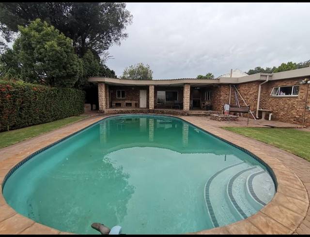 4 BEDROOM HOUSE FOR SALE IN VANDERBIJLPARK SE 2